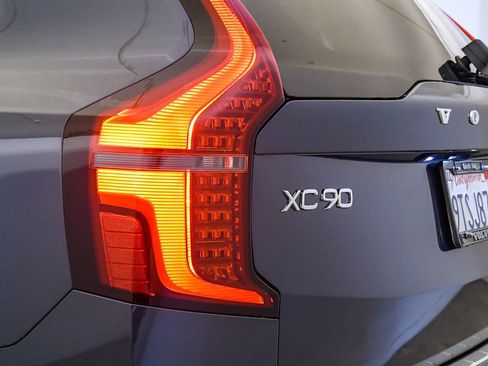 Certified 2025 Volvo XC90 B6 Plus w/ Protection Package Premier image 12