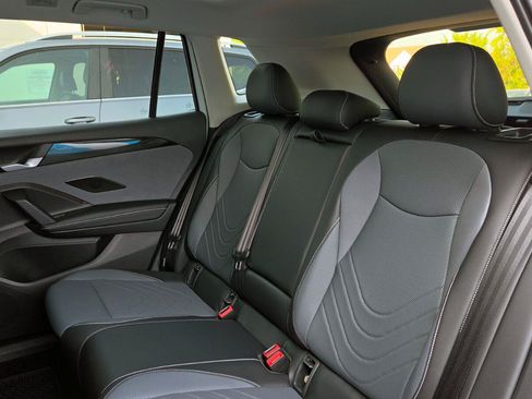 Certified 2026 Volkswagen Tiguan SE AWD/4WD image 48