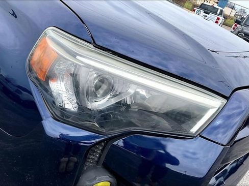 Used 2017 Toyota 4Runner SR5 Premium image 30