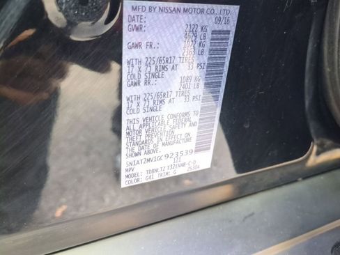 Used 2016 Nissan Rogue SV w/ SV Premium Package image 31