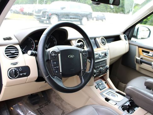 Used 2015 Land Rover LR4 HSE LUX image 17