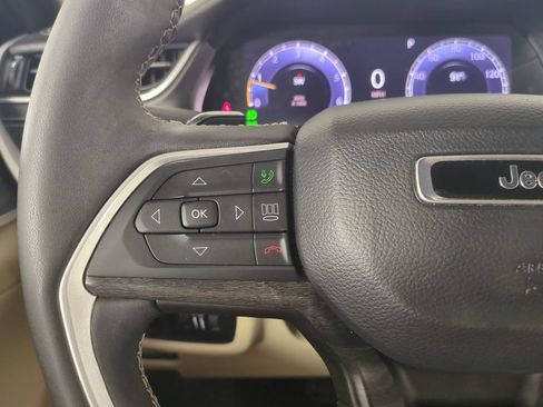 Used 2025 Jeep Grand Cherokee Limited AWD/4WD image 34