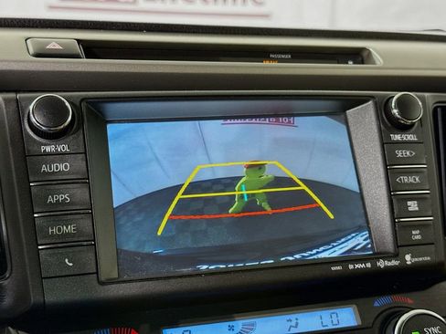 Used 2016 Toyota RAV4 XLE AWD/4WD image 5