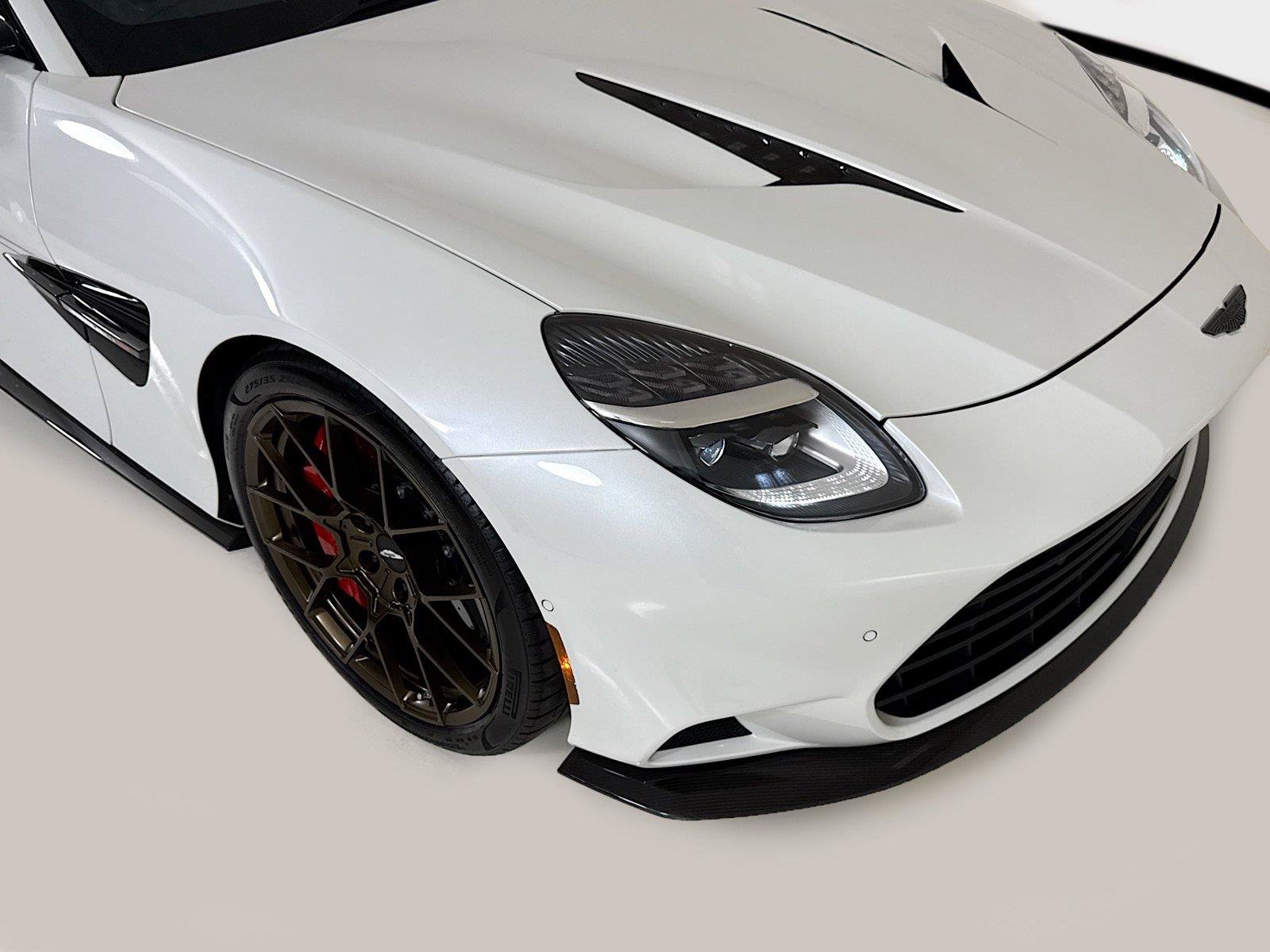 Used 2025 Aston Martin Vanquish RWD image 29