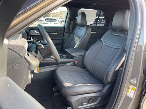 New 2026 Ford Explorer ST-Line w/ ST-Line Street Pack image 18