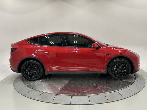 Used 2021 Tesla Model Y Long Range image 8