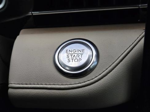 Used 2025 Lincoln Nautilus Reserve AWD/4WD image 18