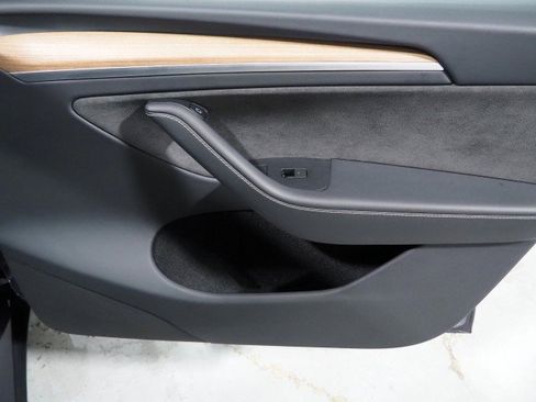 Used 2023 Tesla Model Y Long Range AWD/4WD image 55