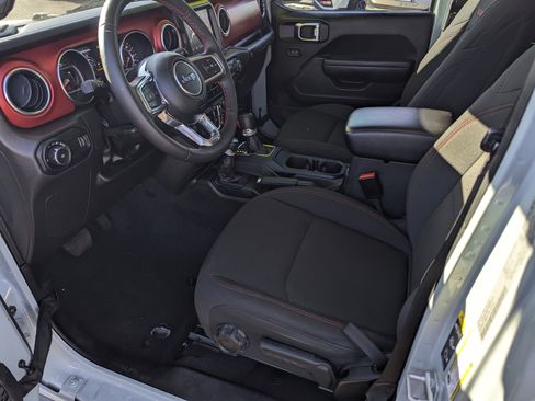 Certified 2023 Jeep Wrangler Unlimited Rubicon w/ Cold Weather Group image 9