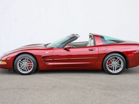 Used 2003 Chevrolet Corvette Coupe w/ Preferred Equipment Group RWD image 37