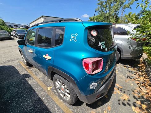 Used 2021 Jeep Renegade Latitude FWD image 4