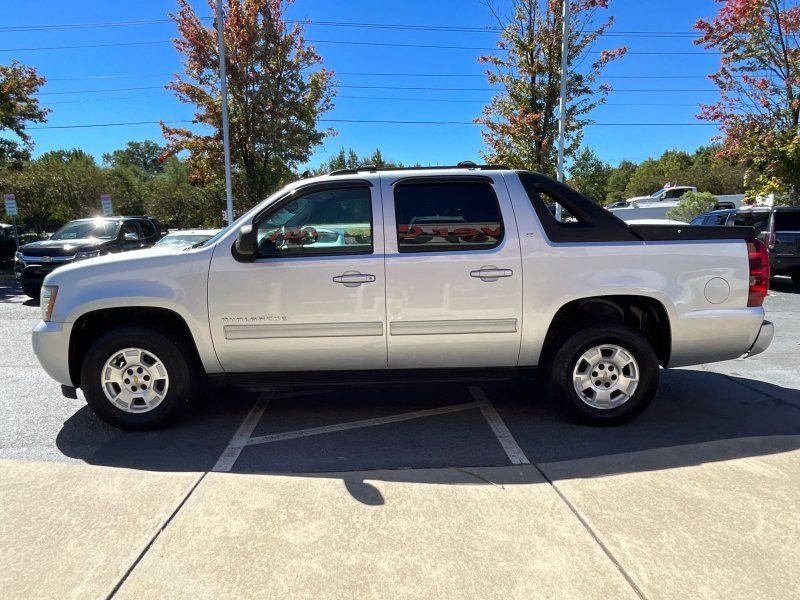 Used 2012 Chevrolet Avalanche LT AWD/4WD image 4