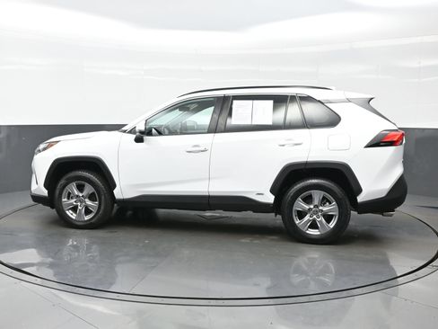 Used 2022 Toyota RAV4 XLE AWD/4WD image 3