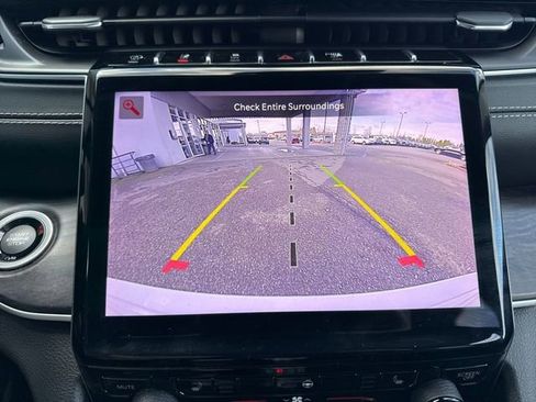 Used 2023 Jeep Grand Cherokee Limited image 32