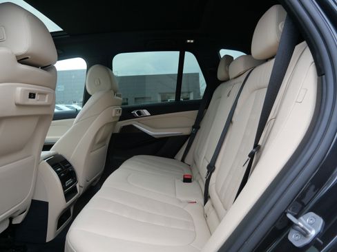 Used 2022 BMW X5 xDrive40i w/ Premium Package image 11