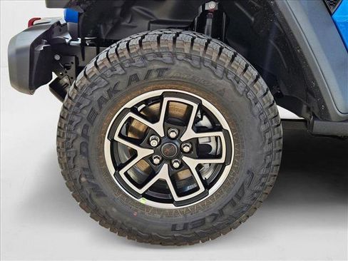 New 2025 Jeep Gladiator Rubicon w/ Convenience Group image 10