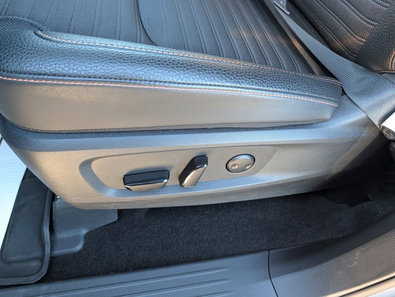 Used 2025 Nissan Pathfinder Rock Creek AWD/4WD image 21