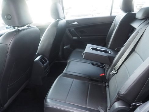 Used 2020 Volkswagen Tiguan SE image 19
