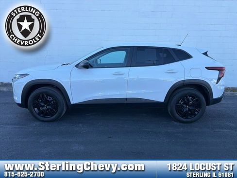 Used 2024 Chevrolet Trax LS image 2