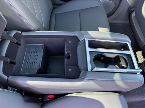 New 2024 VinFast VF 9 Plus image 17