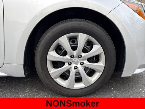 Used 2025 Toyota Corolla LE image 11