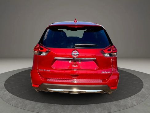 Used 2018 Nissan Rogue SV image 4