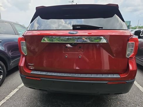 Used 2023 Ford Explorer XLT RWD image 5