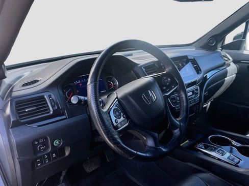 Used 2025 Honda Passport Black Edition image 9