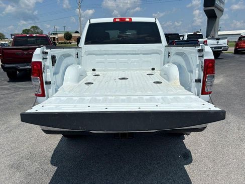 Used 2024 RAM 2500 Tradesman w/ Chrome Appearance Group AWD/4WD image 6