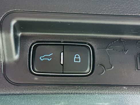 Used 2021 Ford Explorer XLT image 30