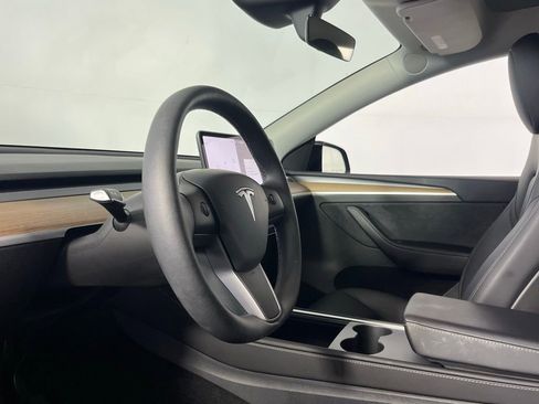 Used 2025 Tesla Model Y Long Range image 22