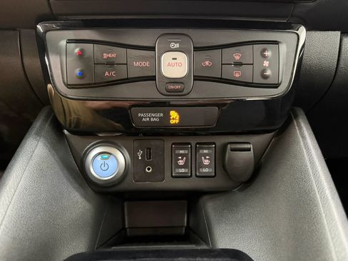 Used 2018 Nissan Leaf SV w/ SV Technology Package FWD image 26