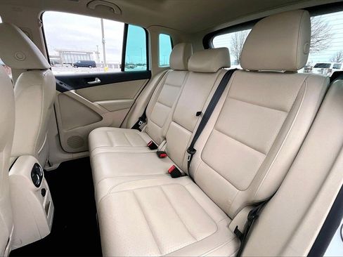 Used 2016 Volkswagen Tiguan SE image 34