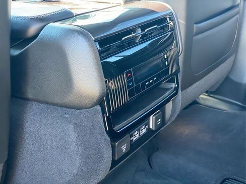 Used 2024 Jeep Wagoneer 2WD image 29