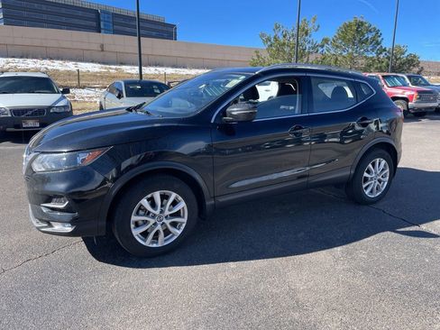 Used 2022 Nissan Rogue Sport SV image 1