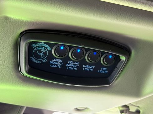 Used 2020 GMC Savana 2500 Extended w/ Enhanced Convenience Package image 32