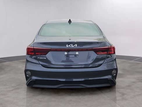 Used 2023 Kia Forte LXS w/ LXS Technology Package FWD image 5