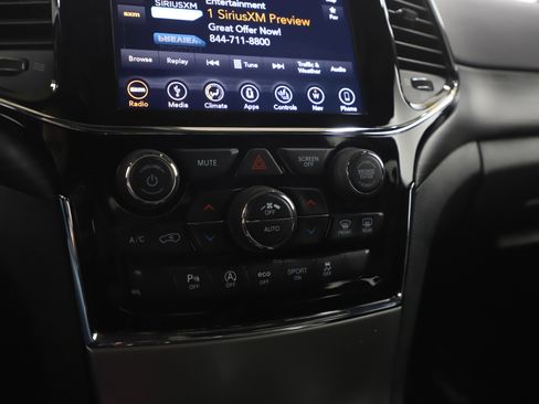 Used 2019 Jeep Grand Cherokee Altitude image 23