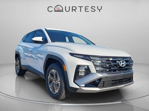 New 2026 Hyundai Tucson Blue SE image 4