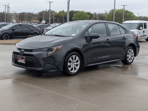 Used 2025 Toyota Corolla LE w/ Convenience Package image 10