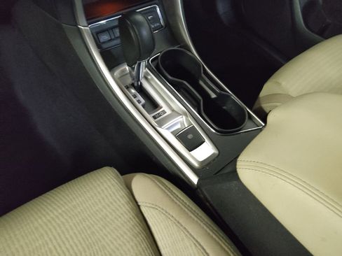 Used 2021 Subaru Ascent Premium w/ Convenience Package image 26