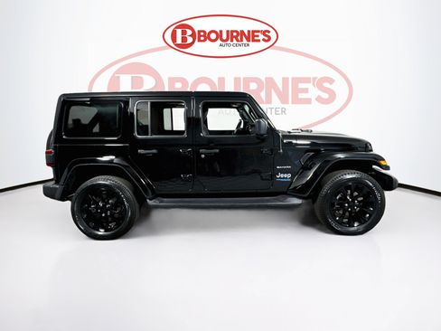 Used 2022 Jeep Wrangler Unlimited Sahara AWD/4WD image 10