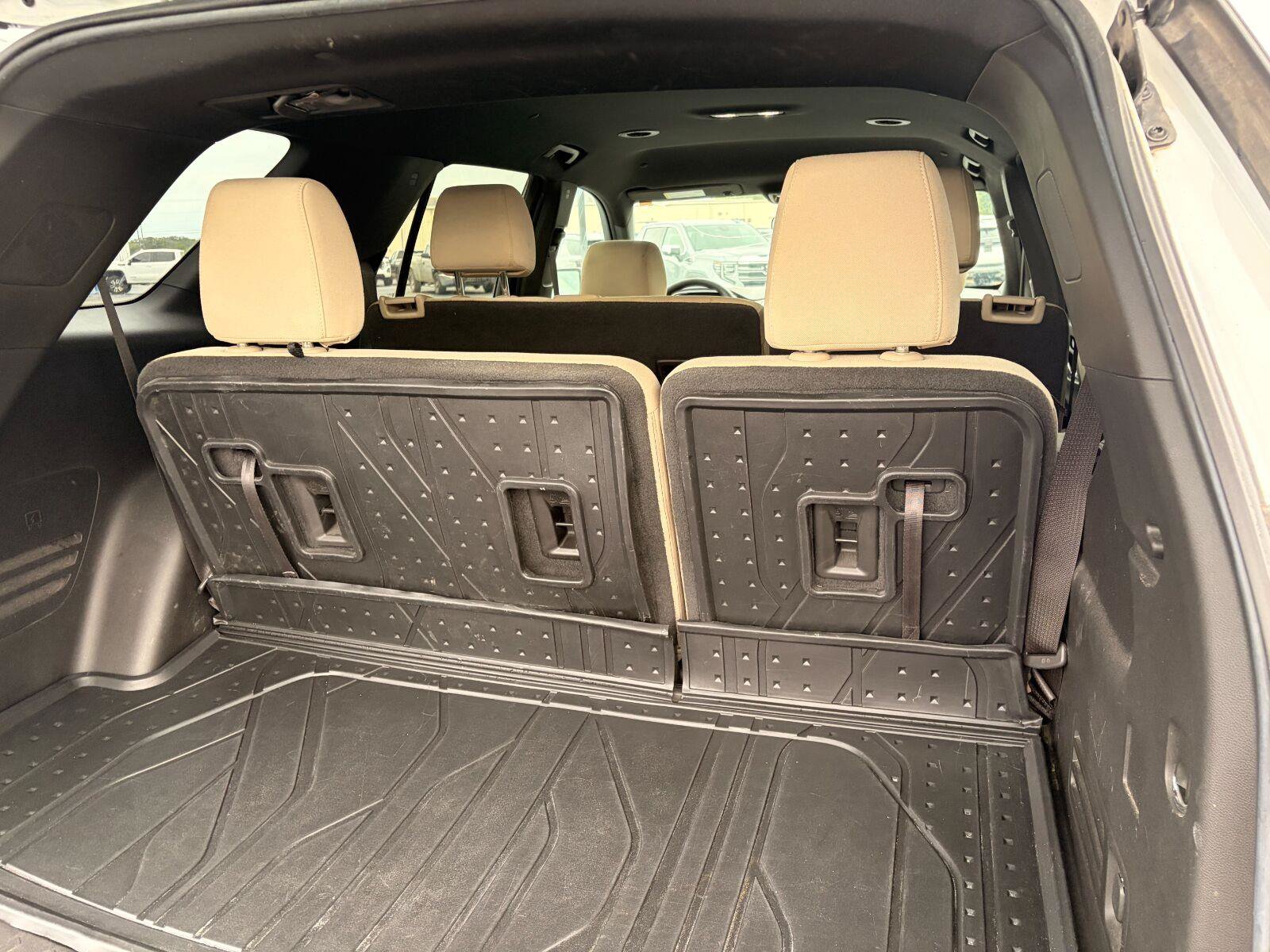 Used 2022 Chevrolet Traverse LS FWD image 30