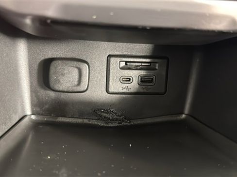 Used 2023 GMC Acadia AT4 image 31