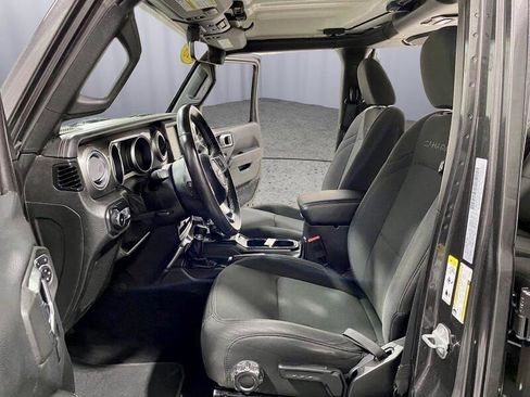 Used 2018 Jeep Wrangler Unlimited Sahara image 4