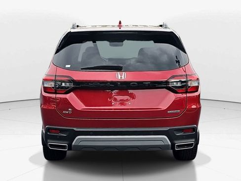 Used 2025 Honda Pilot Touring image 4