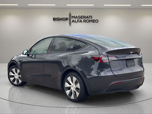 Used 2024 Tesla Model Y 2WD image 3