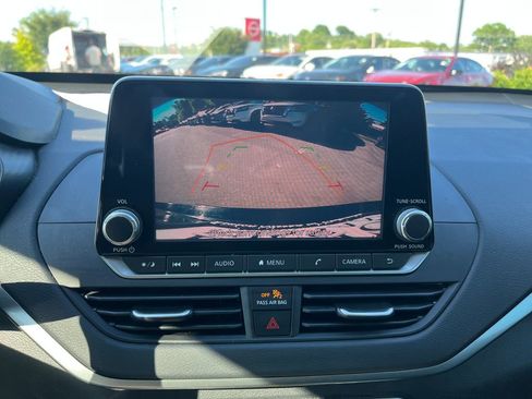 Used 2020 Nissan Altima 2.5 S FWD image 18