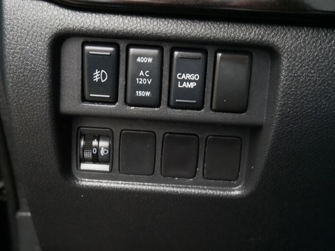 Used 2019 Nissan Titan SV w/ SV Convenience Package image 29