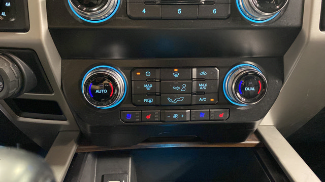 Used 2019 Ford F150 Lariat w/ Equipment Group 502A Luxury AWD/4WD image 19